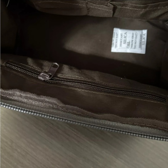 grey travel amenity/makeup bag with pockets - Picture 10 of 11